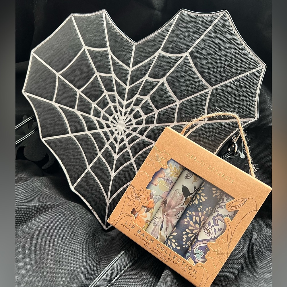 🎄Black Heart Spider Web Crossbody Purse🎄